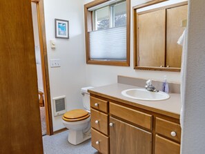 Shower, towels - Beach House at Tillicum - Oceanfront (Waldport)