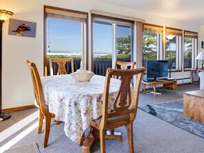 Interior - Beach House at Tillicum - Oceanfront (Waldport)