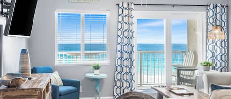 Televisión, reproductor de DVD, videoteca