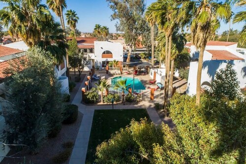 32- Modern Casa Grande Paradise heated pool condo