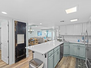 Fridge, microwave, oven, stovetop - (618) Farmhouse Coastal Fabulous with an Incredible View & FREE Bch svc (Destin)