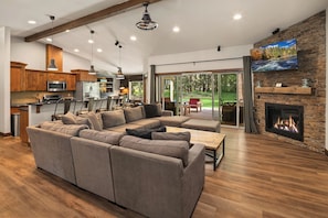 Smart TV, fireplace, DVD player, table tennis