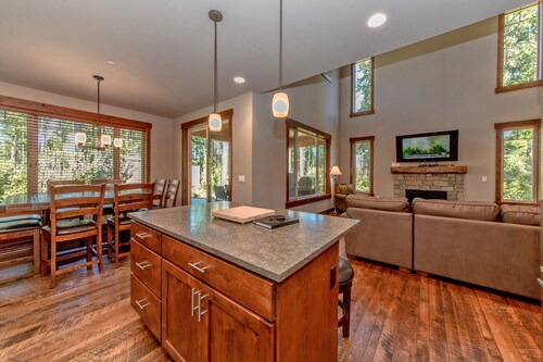 Great VALUE in the heart of Suncadia!  Hot Tub*FirePit*Free Nights!