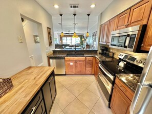 Fridge, microwave, oven, stovetop - Fresh updates with Golf Cart! 5197 BW (Miramar Beach)