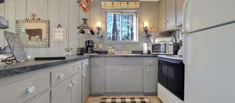 Dog Friendly | 2 Miles From Boyne Mountain | Private Home