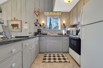 Dog Friendly | 2 Miles From Boyne Mountain | Private Home