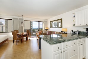 Interior - Ocean view studio with washer/dryer, FREE parking & Wi-Fi! (Honolulu)