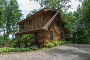 Exterior - 4 BD 3 BA  Log Cabin Hot Tub Game Room & Awesome Views: Newly Paved Access (Waynesville)