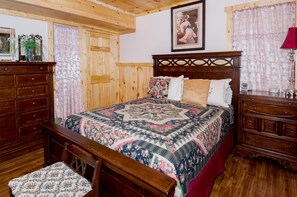 4 bedrooms, desk, iron/ironing board, free WiFi