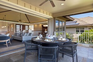 屋外ダイニングエリア