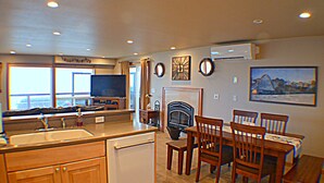 Interior - Our Beach House - Oceanfront in Waldport (Waldport)
