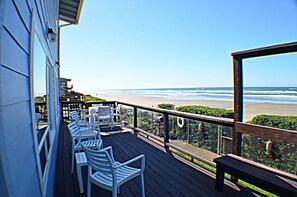 Terrace/patio - Our Beach House - Oceanfront in Waldport (Waldport)
