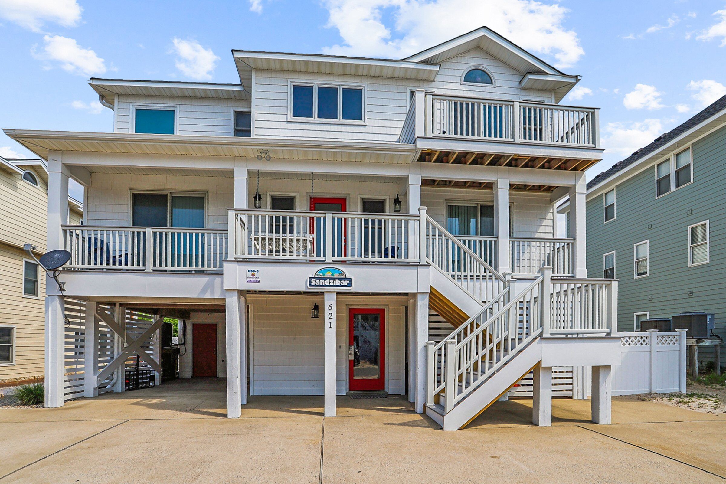 Private heated pool, hot tub, game room with pool table, Pet friendly!