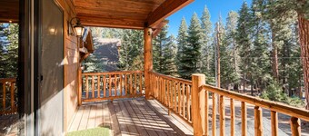 Olive 4 BR Private Hot Tub, Media Room, Pet-Friendly, Walk to Lake