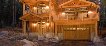 Olive 4 BR Private Hot Tub, Media Room, Pet-Friendly, Walk to Lake
