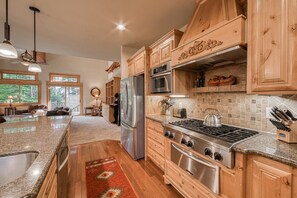 ثلاجة، ميكروويف، فرن، موقد طهي مسطح