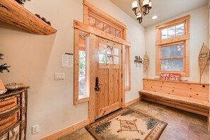 المنشأة من الداخل