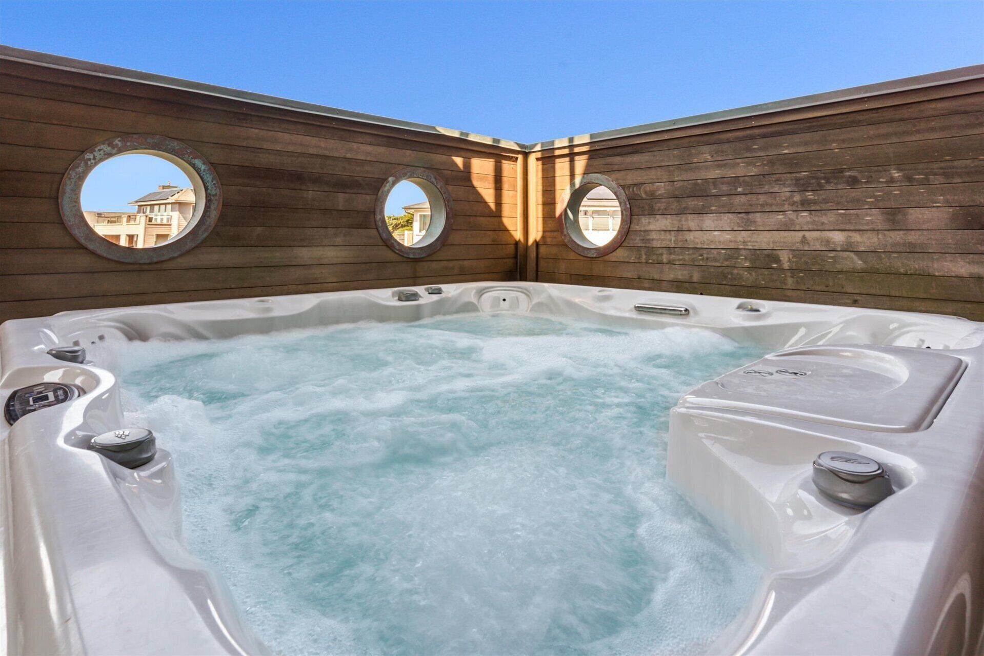Knot-a-Care: 5 Star Beach House! Hot Tub! Views!Walk to Beach! Game Rm! WiFi!