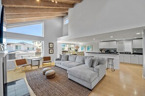 Télévision, cheminée, lecteur de DVD