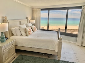 2 bedrooms, iron/ironing board, free WiFi, bed sheets - Enjoy the GORGEOUS view or cruise around in the golf cart! 4063 BS1 (Miramar Beach)