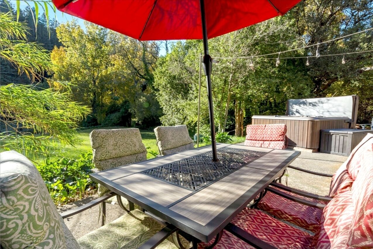 Reflections-Magical Remodeled River Home! HotTub! Seasonal Dock! PupOK!WiFi!