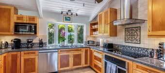 Gorgeous 5-Bed, 4-Bath Luxury Home in Princeville Near Hanalei Bay & NaPali!