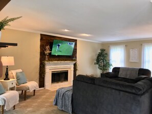 Smart TV - Glen Oaks Colonial House  (Narvon)