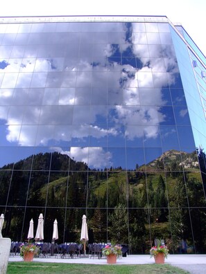 Unclassified image, 3 of 25, button