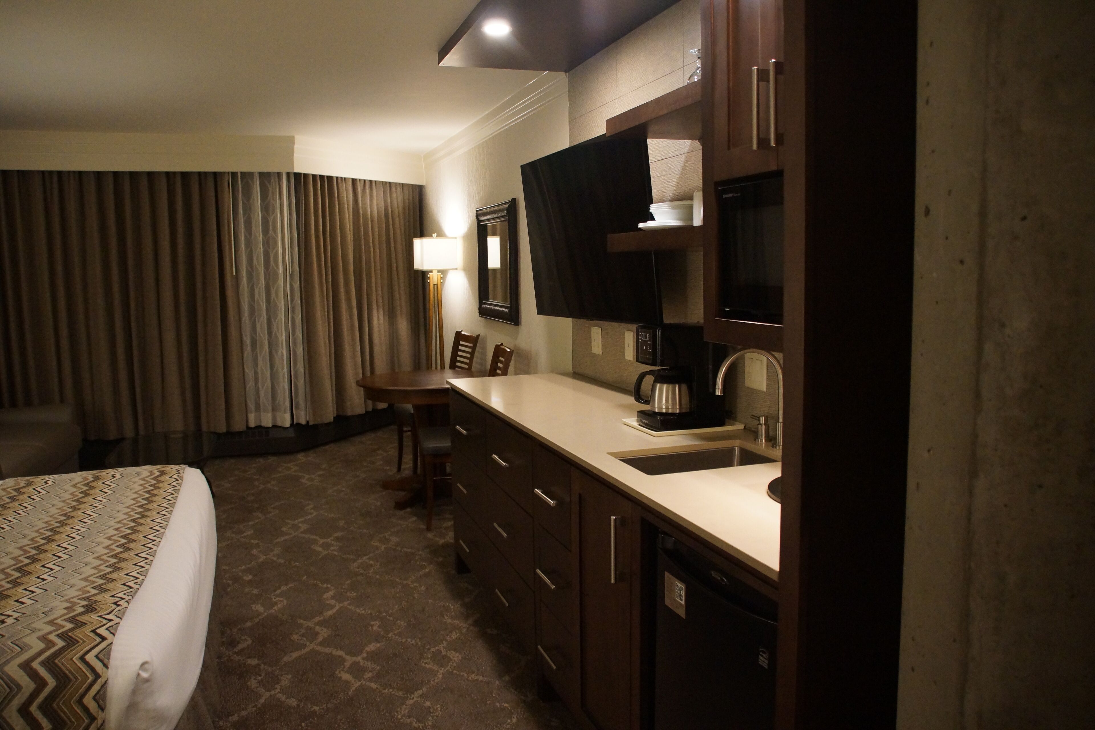 2 camere, una cassaforte in camera, una scrivania, ferro/asse da stiro