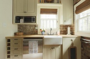 Microwave, coffee/tea maker, cookware/dishes/utensils