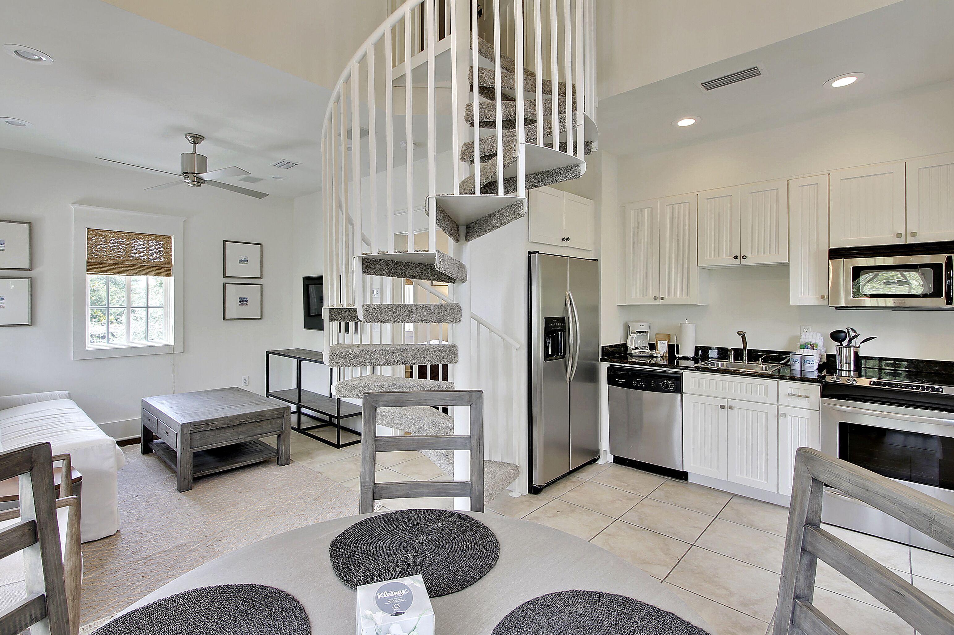 Southern Serenity Carriage House - Spacious in Rosemary Beach!!
