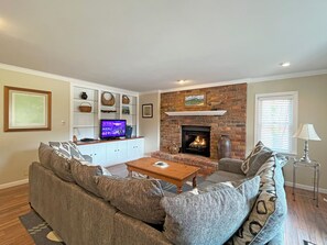 TV connectée, cheminée, lecteur de DVD