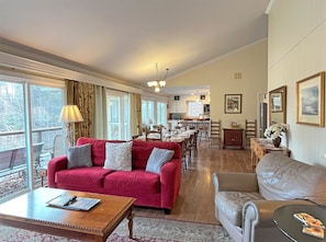 Smart TV, fireplace, DVD player