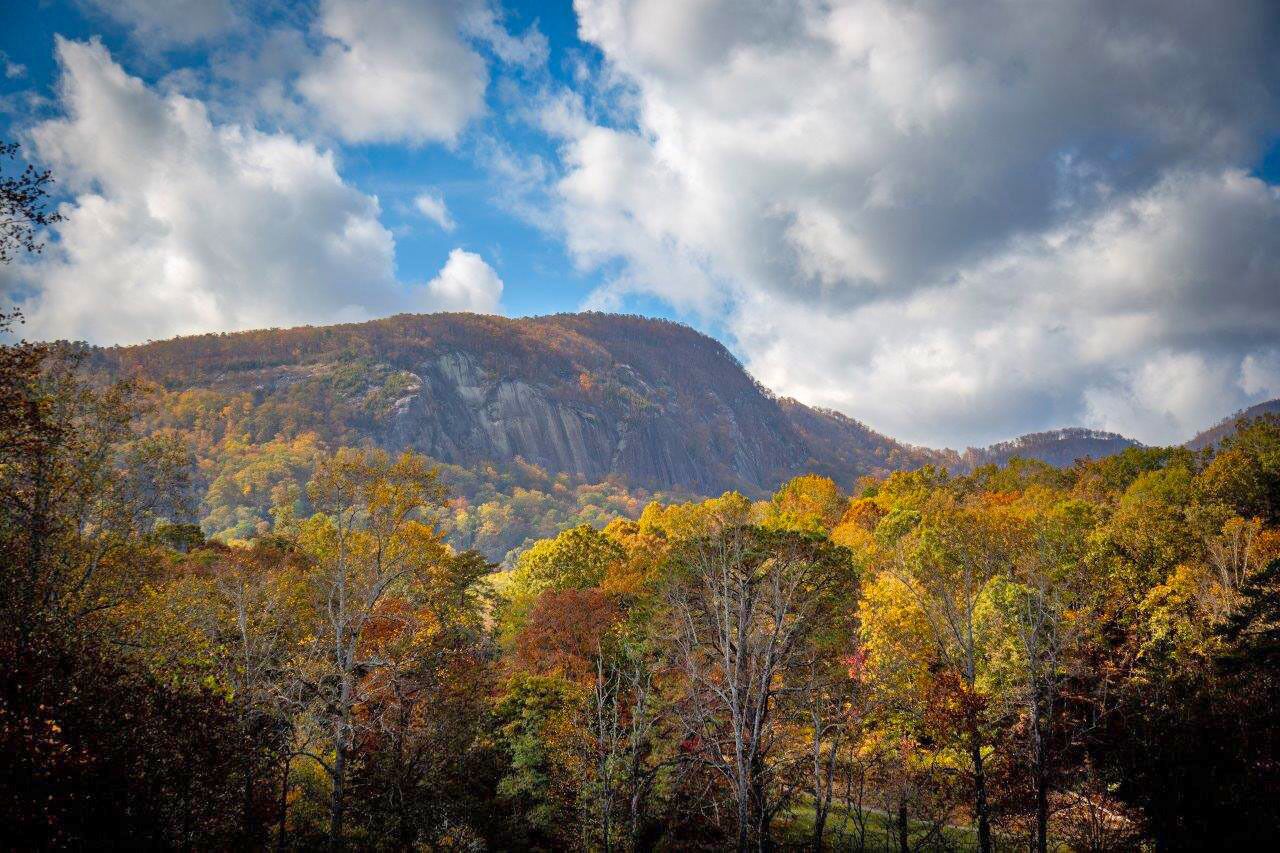 A mountainous landscape with autumn foliage and a clear sky.