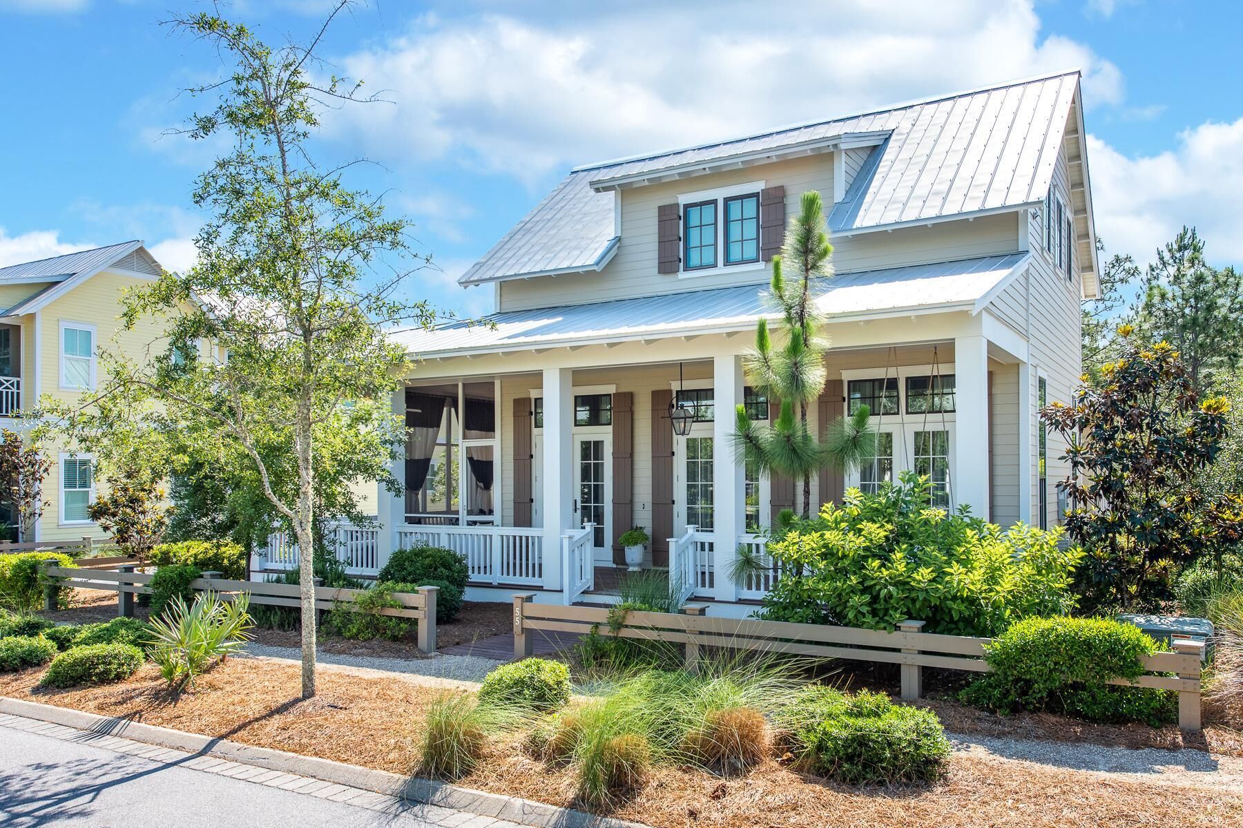 Perfect for a Fall Stay! Crossings District ~ Two Living Areas! Short Bike to Dragonfly Pool!