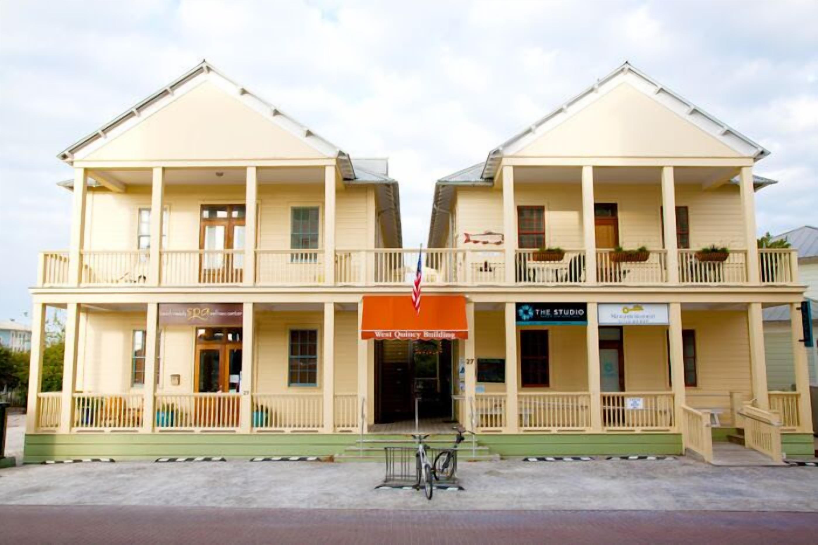 Seaside "Truman's Hideout" |2 BR | Sleeps 4 | STEPS to Beach and Town!