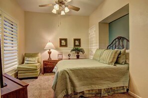 3 bedrooms, free WiFi, bed sheets - CW C110 River Remedy (New Braunfels)
