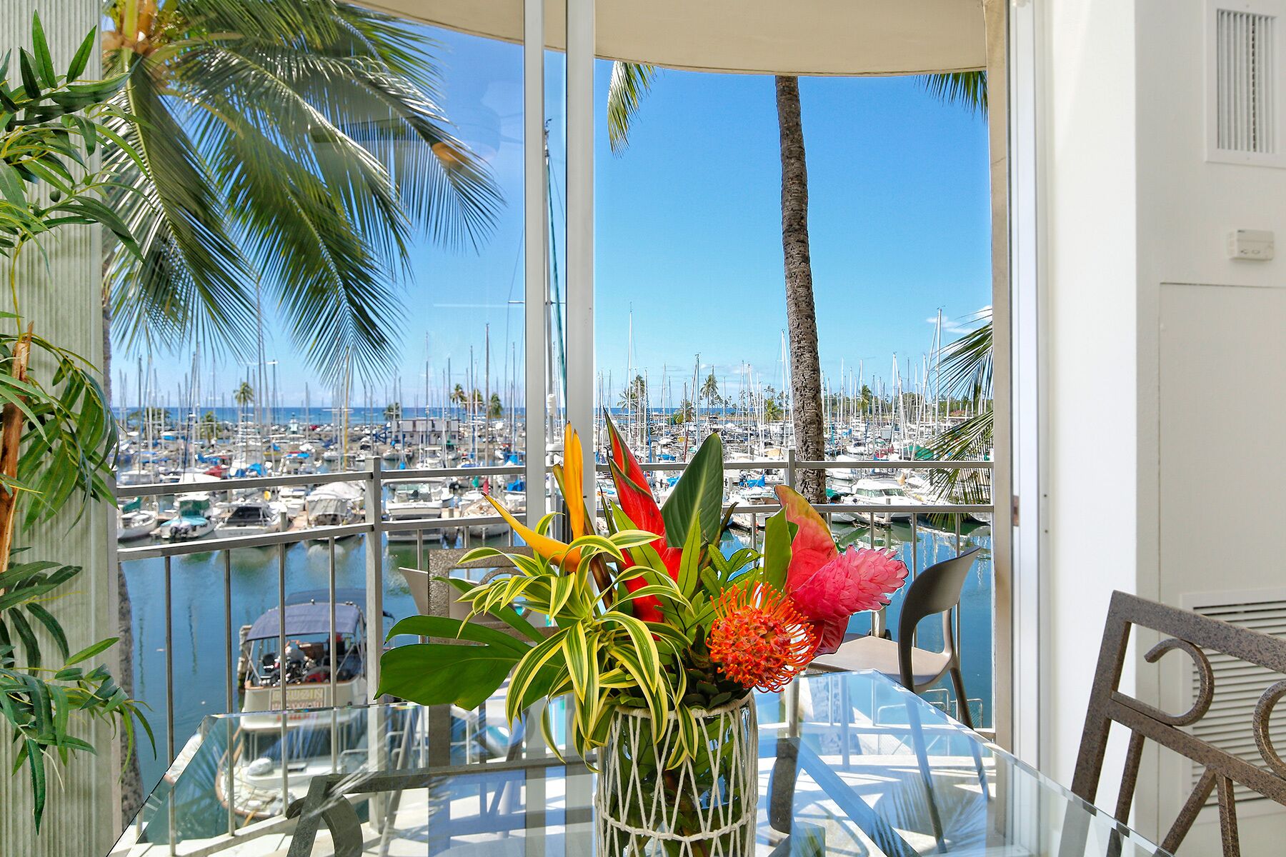 GORGEOUS Waikiki Yacht Harbor Views! Central AC, FREE Wi-Fi, Washlet!