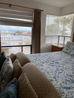 4 makuuhuonetta, silitysrauta/-lauta, ilmainen Wi-Fi, vuodevaatteet