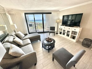 テレビ、DVD プレーヤー