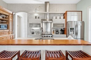 Oven, stovetop, dishwasher, toaster