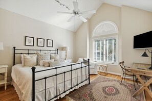 4 habitaciones, escritorio, tabla de planchar con plancha y wifi gratis 