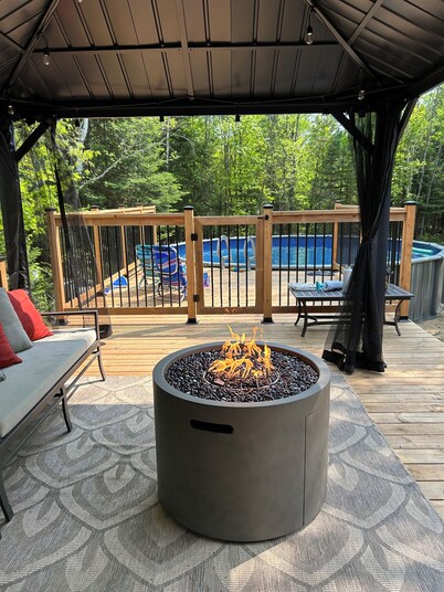 15 min from the Mont Tremblant Ski Hills, Perfect for Families and Friends !