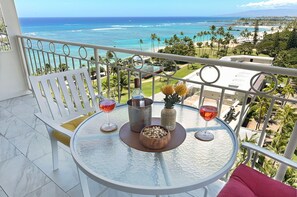 Outdoor dining - Million-Dollar Ocean Views! Steps from Beach! Full Kitchen (Honolulu)