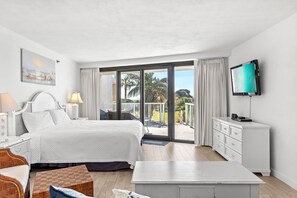 1 bedroom, iron/ironing board, free WiFi, bed sheets - First Floor Beachfront Studio! Walk out to Beach, Tropical Pool, Tram & Patio (Miramar Beach)