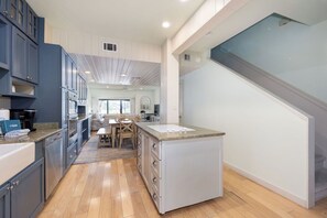 فرن، موقد طهي مسطح، غسالة أطباق، محمصة خبز