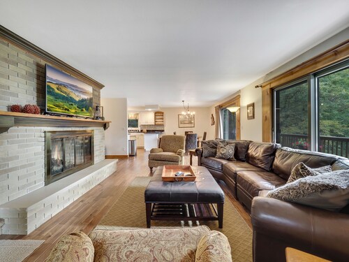 2 Miles To Boyne Mountain & Deer Lake | Private Setting | Remodeled Kitchen
