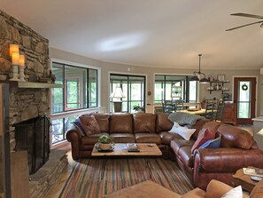 Smart-TV, peis og DVD-spiller