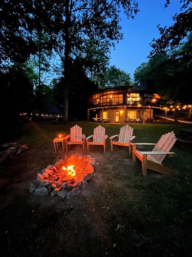 Lakefront Home at Rumbling Bald | 4BR, Game Room, Fire Pit