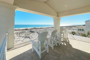 Property grounds - Kiva Grand by GSVR | Spectacular Beachfront Family Retreat w/ Pool & Hot Tub + FREE Activities/Golf (Gulf Shores)